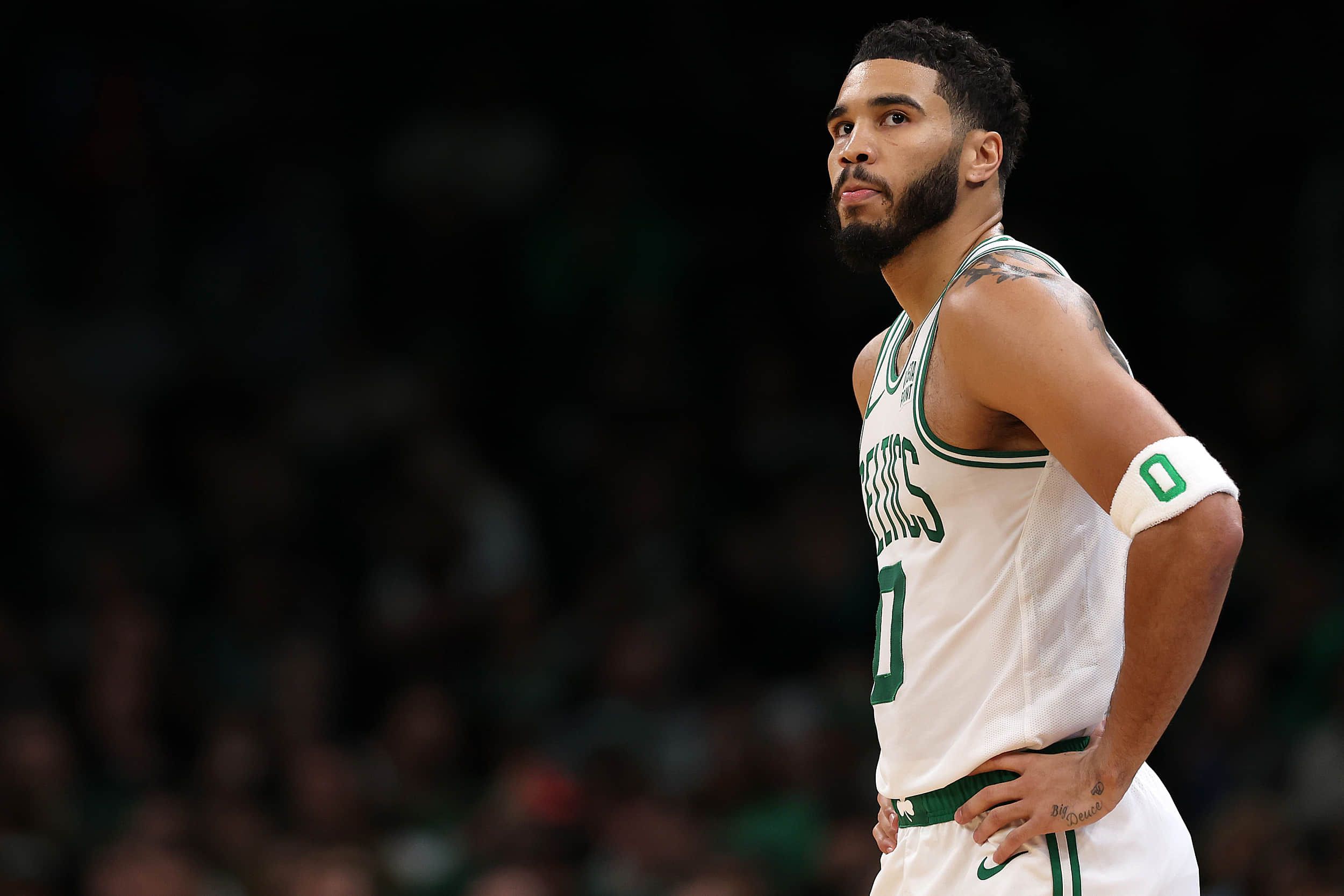 🏀NBA季前赛战报：麦凯恩空砍20分 凯尔特人七人得分上双以139-89击败76人